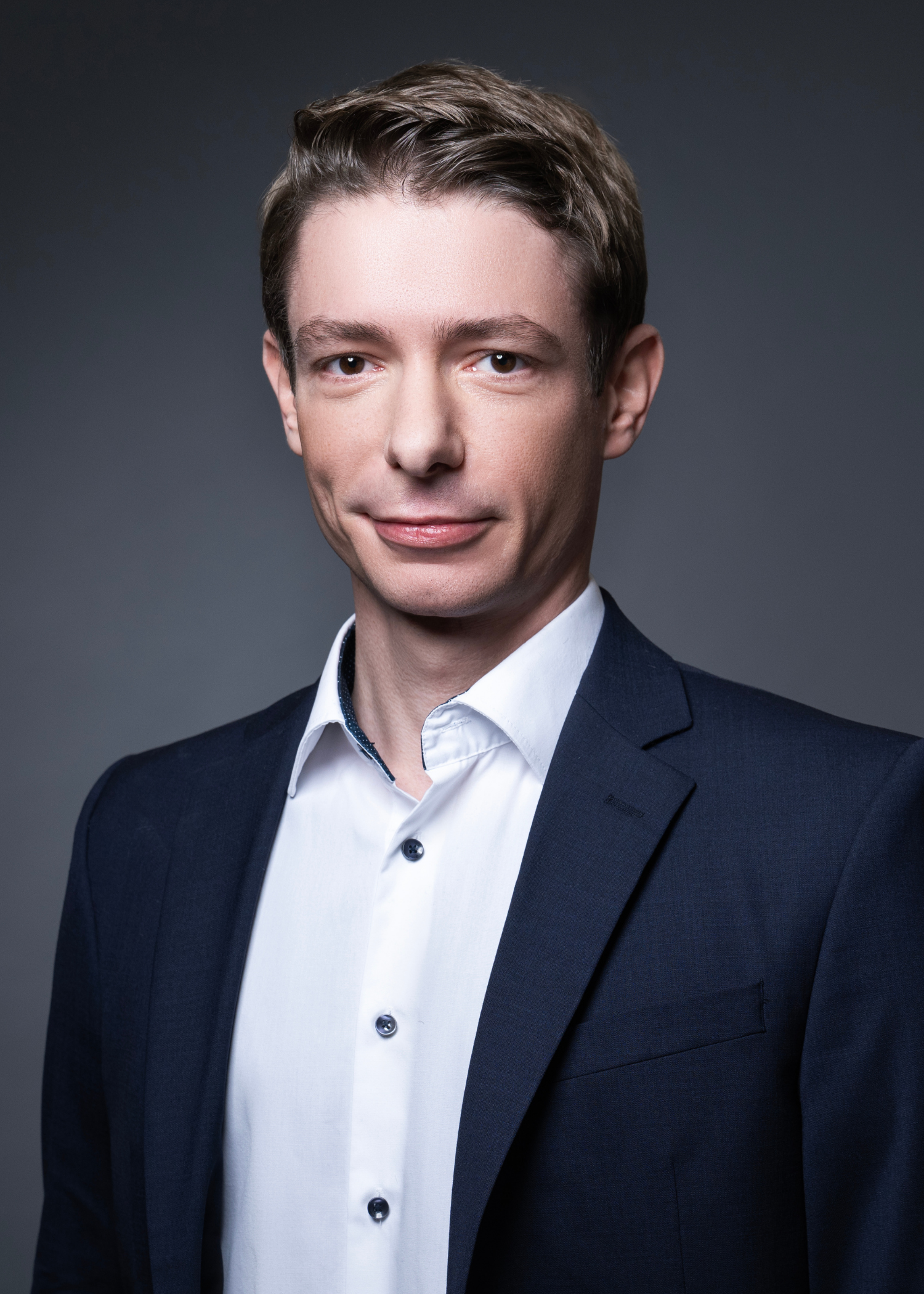 julian suchsland head of operations